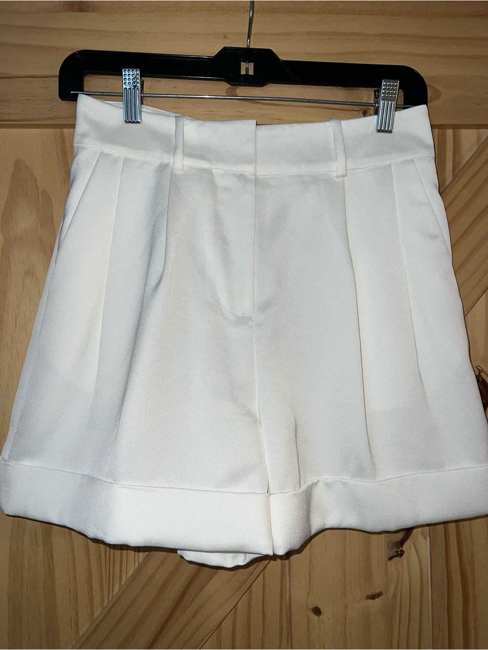 Diane von Furstenberg High-Waist Tailored Women's Shorts in White - Picture 4 of 6